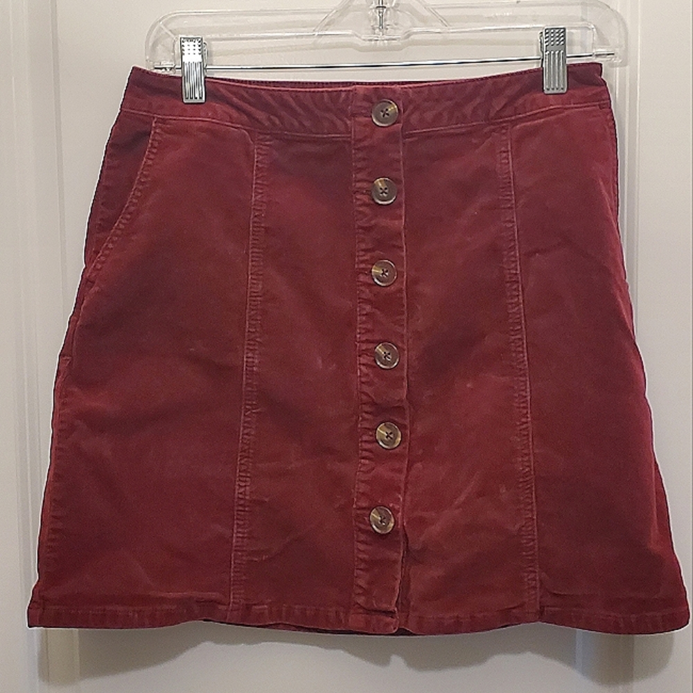 Corduroy button down skirt, with pockets! burgundy size 6.
